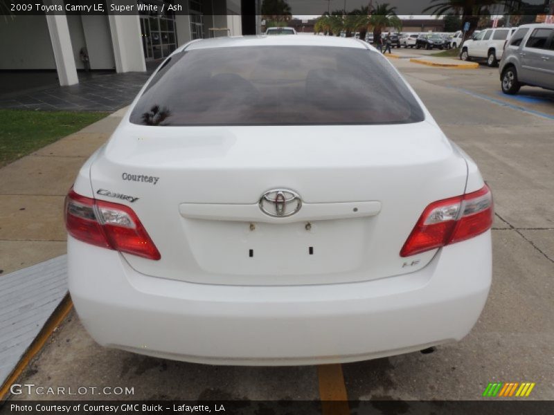 Super White / Ash 2009 Toyota Camry LE