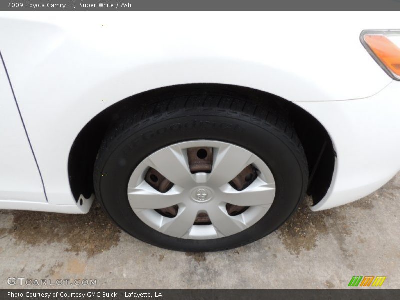 Super White / Ash 2009 Toyota Camry LE