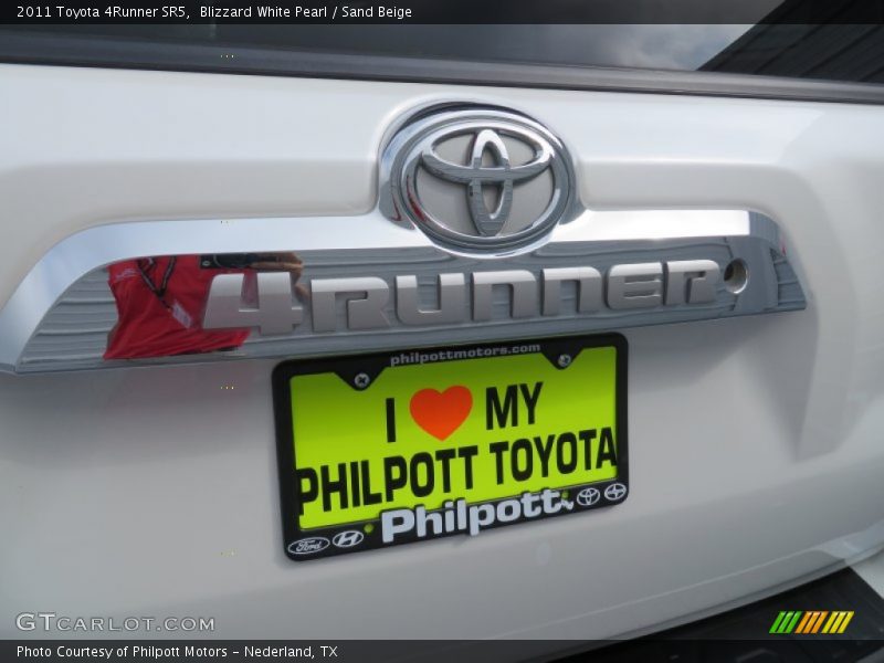 Blizzard White Pearl / Sand Beige 2011 Toyota 4Runner SR5