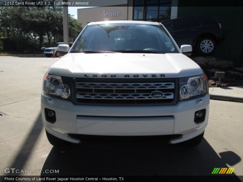 Fuji White / Almond 2012 Land Rover LR2 3.2