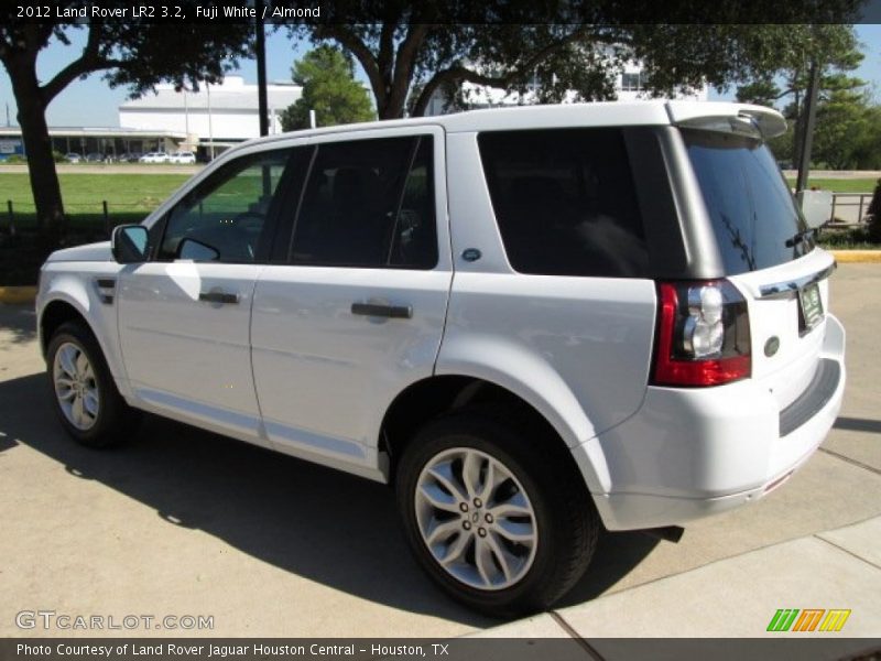 Fuji White / Almond 2012 Land Rover LR2 3.2