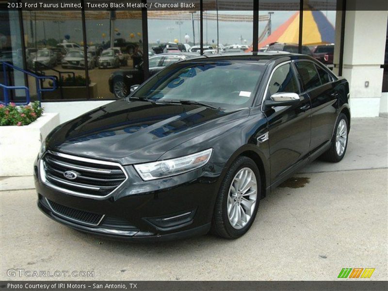Tuxedo Black Metallic / Charcoal Black 2013 Ford Taurus Limited