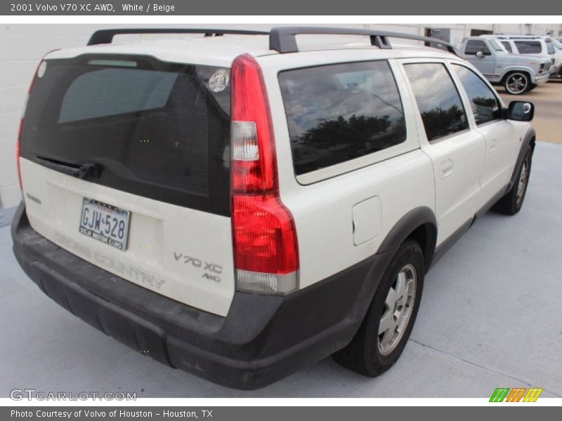 White / Beige 2001 Volvo V70 XC AWD