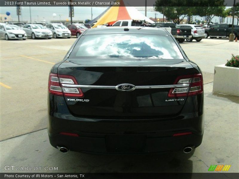 Tuxedo Black Metallic / Charcoal Black 2013 Ford Taurus Limited