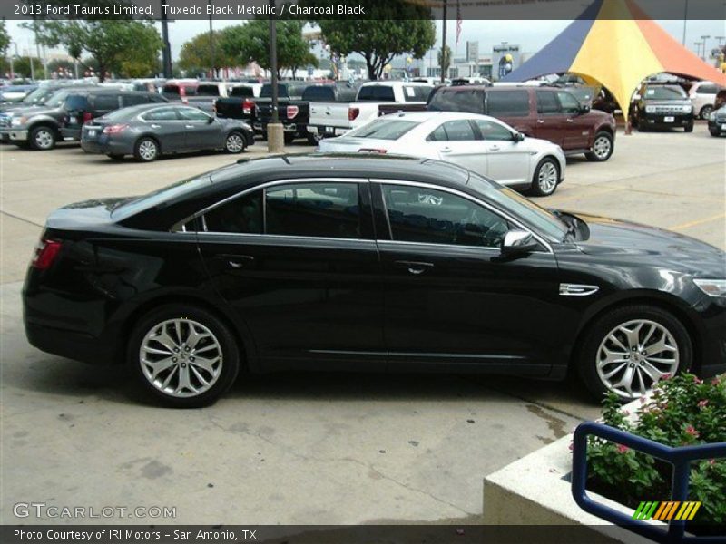 Tuxedo Black Metallic / Charcoal Black 2013 Ford Taurus Limited