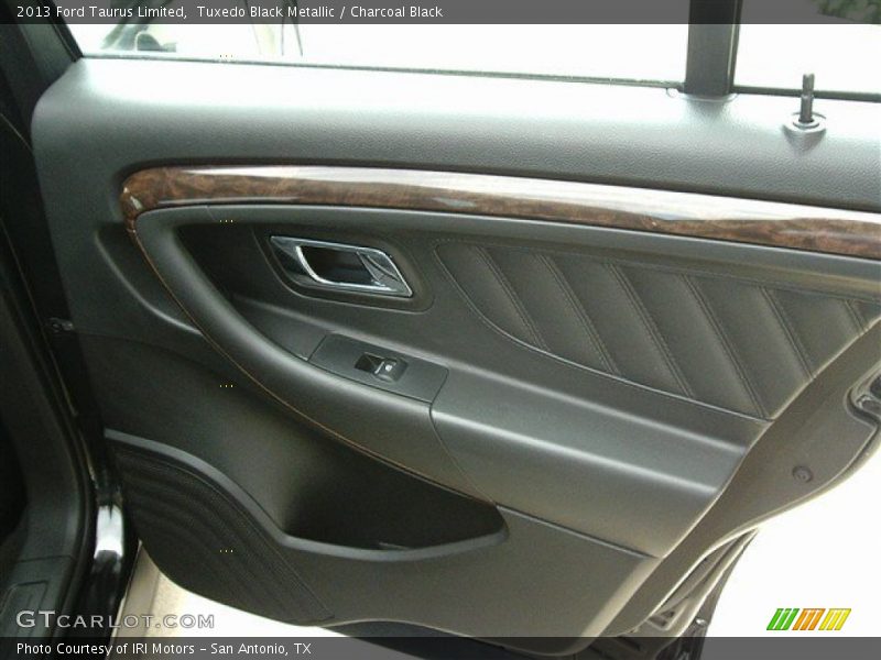 Tuxedo Black Metallic / Charcoal Black 2013 Ford Taurus Limited