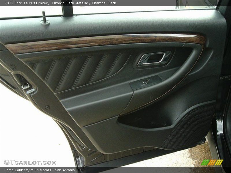 Tuxedo Black Metallic / Charcoal Black 2013 Ford Taurus Limited
