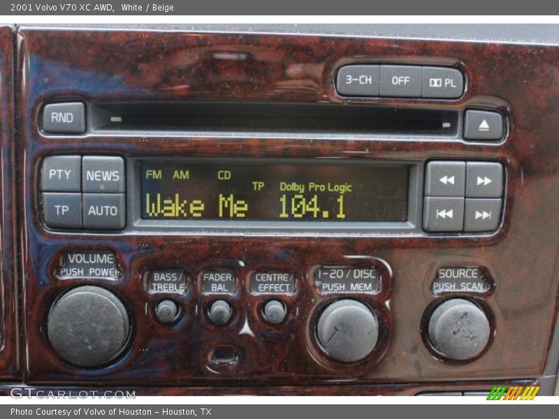 White / Beige 2001 Volvo V70 XC AWD