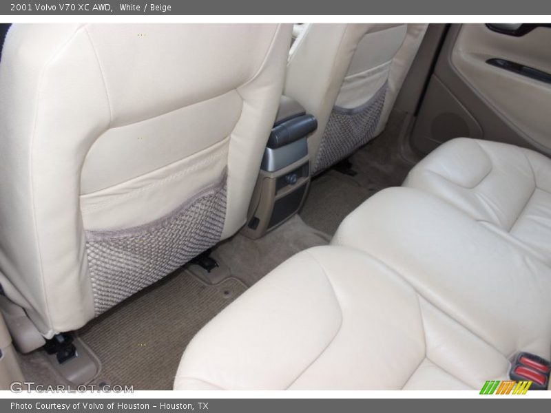 White / Beige 2001 Volvo V70 XC AWD
