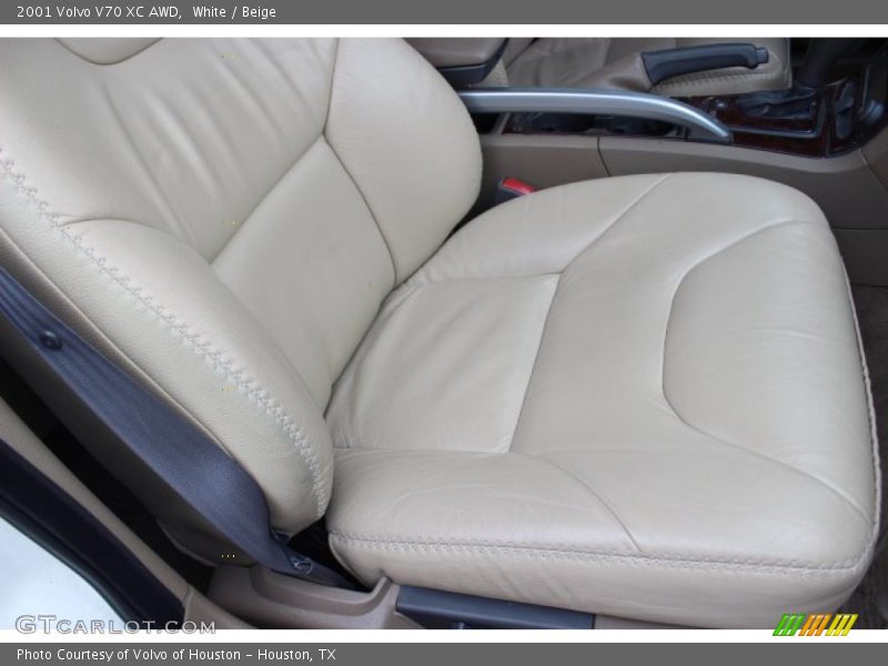 White / Beige 2001 Volvo V70 XC AWD