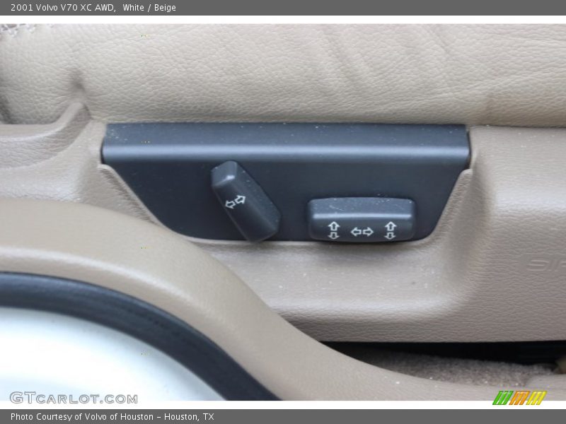 White / Beige 2001 Volvo V70 XC AWD