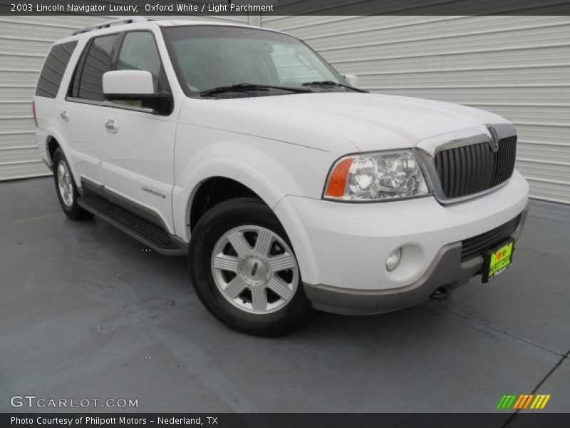 Oxford White / Light Parchment 2003 Lincoln Navigator Luxury