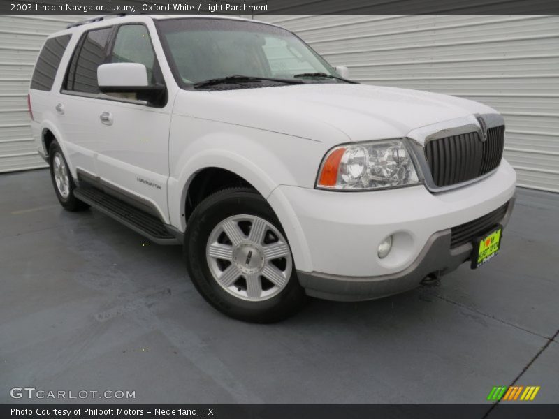 Oxford White / Light Parchment 2003 Lincoln Navigator Luxury