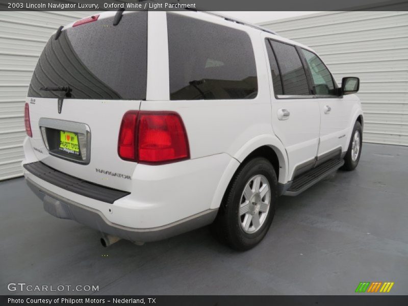 Oxford White / Light Parchment 2003 Lincoln Navigator Luxury