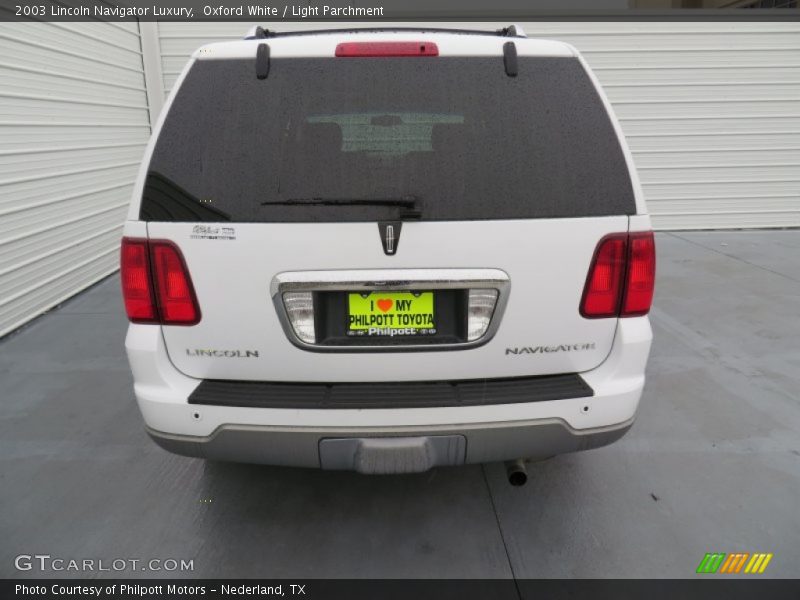 Oxford White / Light Parchment 2003 Lincoln Navigator Luxury