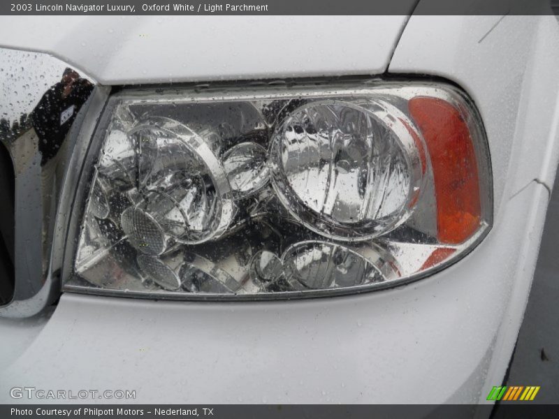 Oxford White / Light Parchment 2003 Lincoln Navigator Luxury