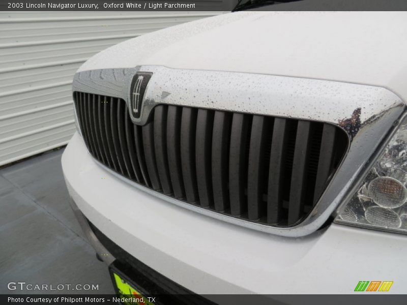 Oxford White / Light Parchment 2003 Lincoln Navigator Luxury