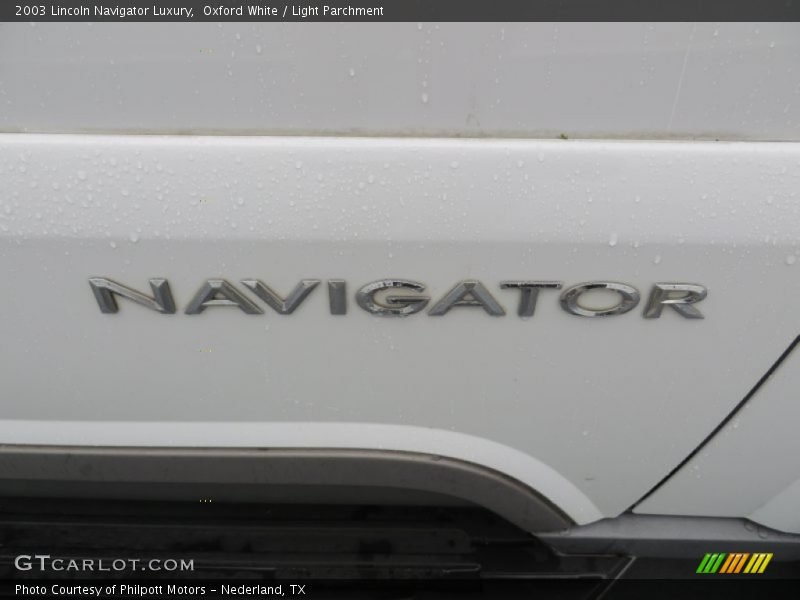 Oxford White / Light Parchment 2003 Lincoln Navigator Luxury