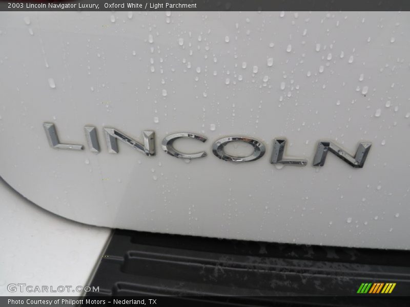 Oxford White / Light Parchment 2003 Lincoln Navigator Luxury