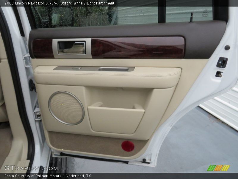 Oxford White / Light Parchment 2003 Lincoln Navigator Luxury