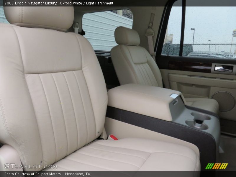 Oxford White / Light Parchment 2003 Lincoln Navigator Luxury
