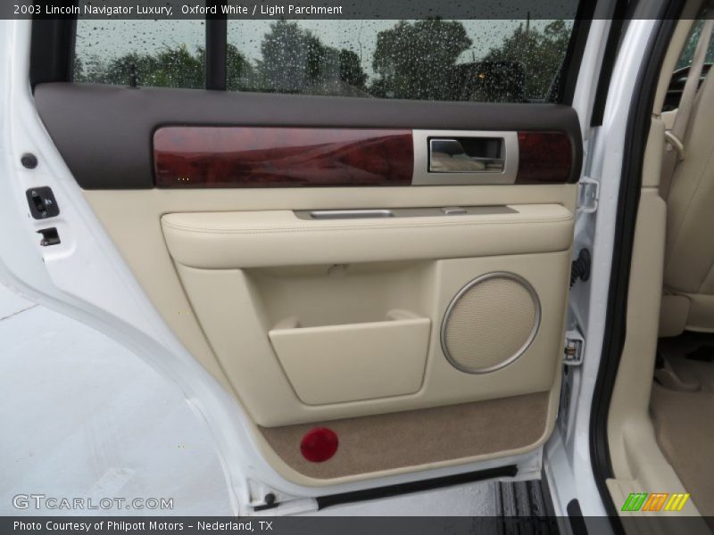 Oxford White / Light Parchment 2003 Lincoln Navigator Luxury