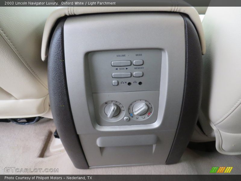 Oxford White / Light Parchment 2003 Lincoln Navigator Luxury