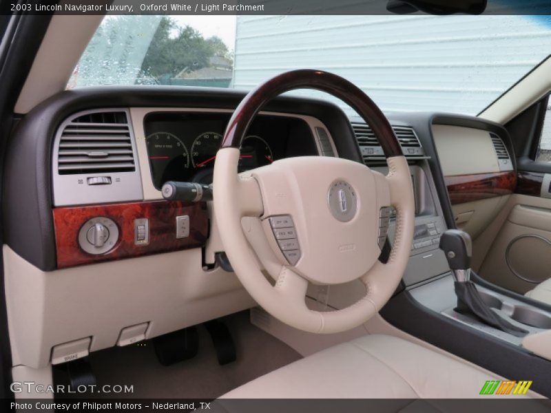 Oxford White / Light Parchment 2003 Lincoln Navigator Luxury