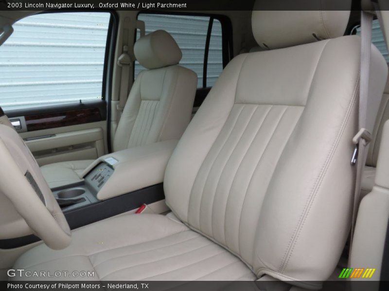 Oxford White / Light Parchment 2003 Lincoln Navigator Luxury