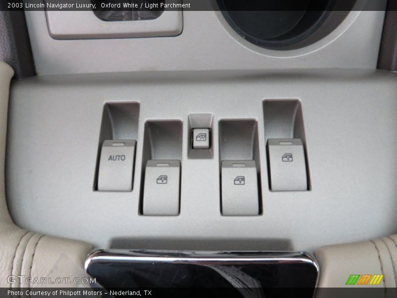 Oxford White / Light Parchment 2003 Lincoln Navigator Luxury