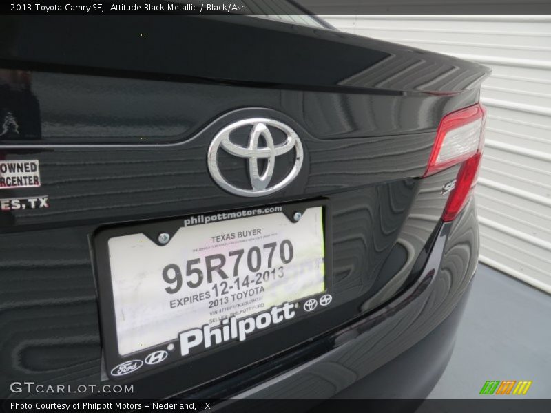 Attitude Black Metallic / Black/Ash 2013 Toyota Camry SE