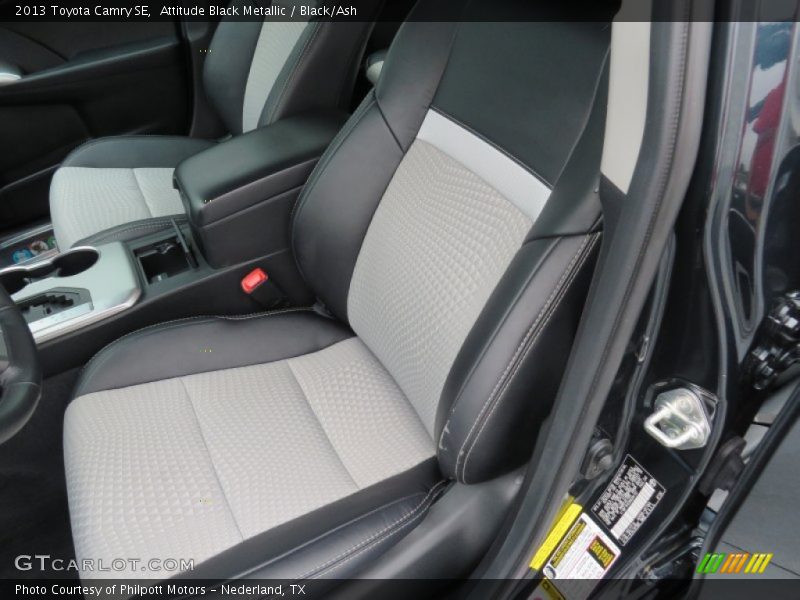 Attitude Black Metallic / Black/Ash 2013 Toyota Camry SE