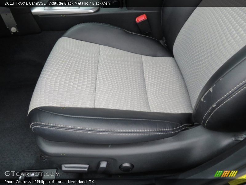 Attitude Black Metallic / Black/Ash 2013 Toyota Camry SE