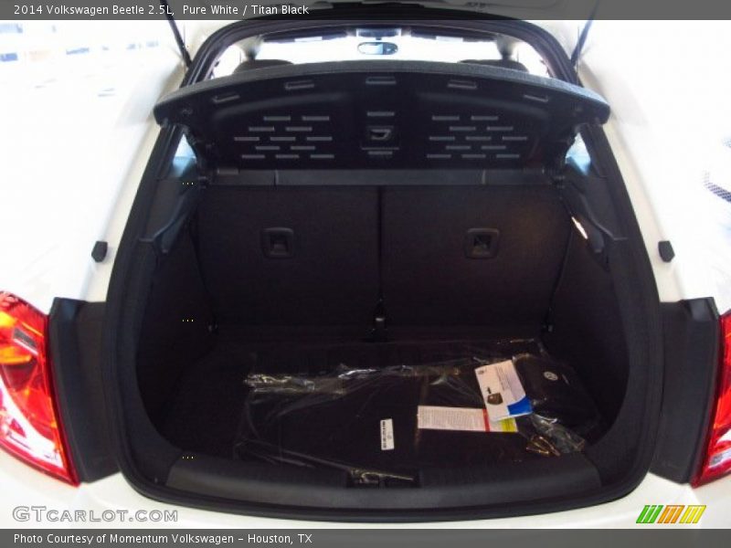 Pure White / Titan Black 2014 Volkswagen Beetle 2.5L