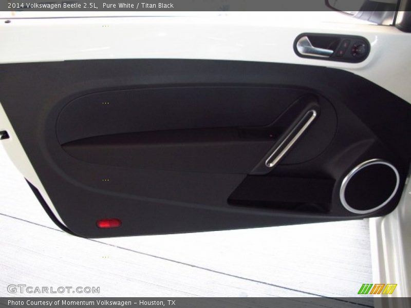 Pure White / Titan Black 2014 Volkswagen Beetle 2.5L