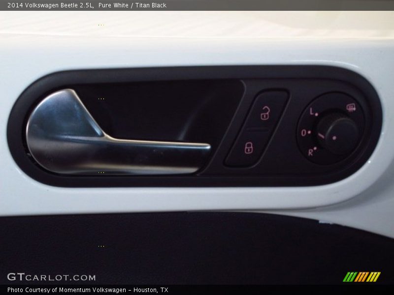 Pure White / Titan Black 2014 Volkswagen Beetle 2.5L
