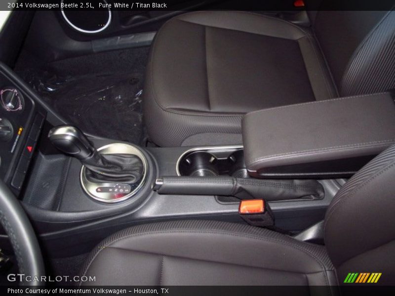 Pure White / Titan Black 2014 Volkswagen Beetle 2.5L