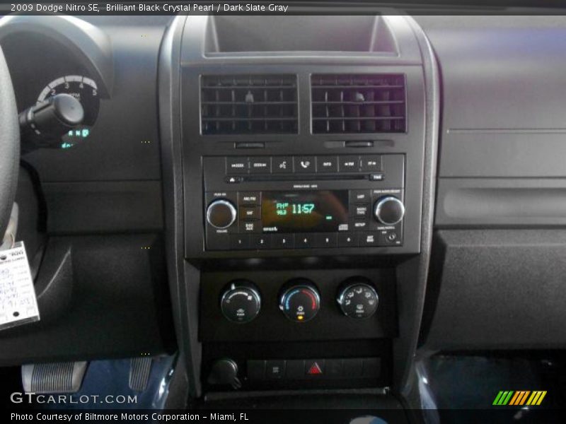 Brilliant Black Crystal Pearl / Dark Slate Gray 2009 Dodge Nitro SE