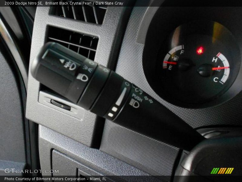 Brilliant Black Crystal Pearl / Dark Slate Gray 2009 Dodge Nitro SE