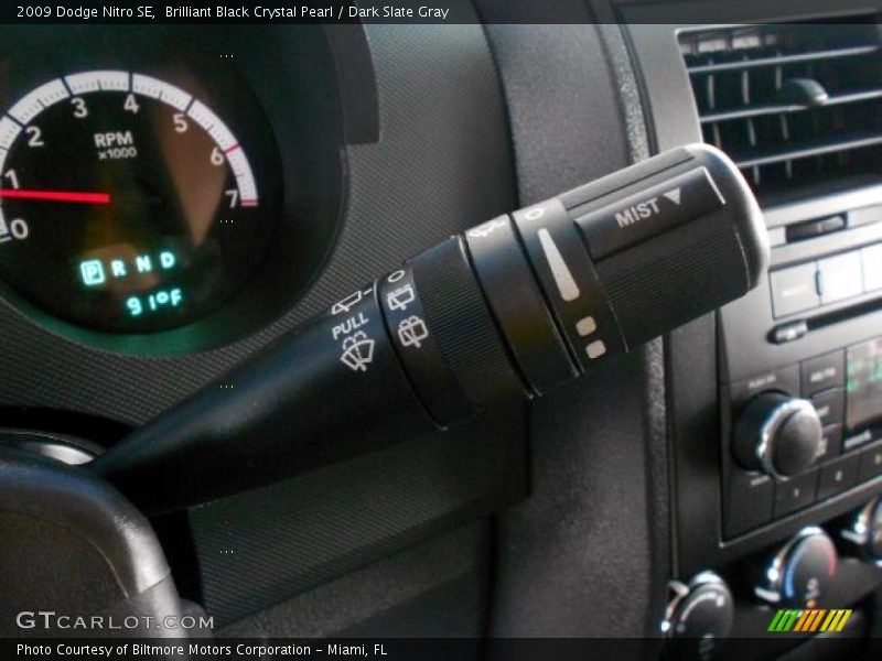 Brilliant Black Crystal Pearl / Dark Slate Gray 2009 Dodge Nitro SE