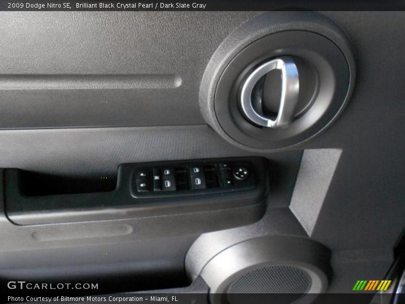 Brilliant Black Crystal Pearl / Dark Slate Gray 2009 Dodge Nitro SE