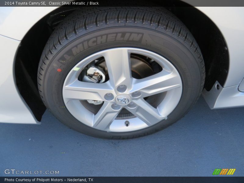 Classic Silver Metallic / Black 2014 Toyota Camry SE