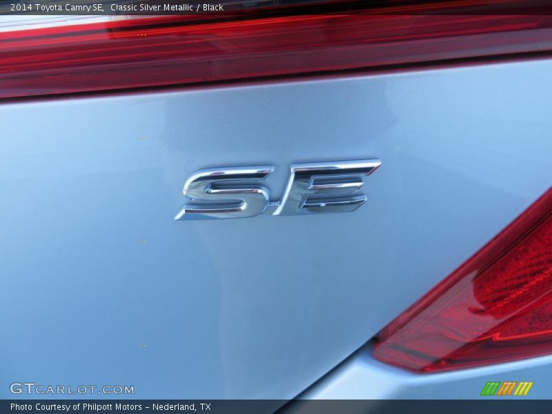 Classic Silver Metallic / Black 2014 Toyota Camry SE