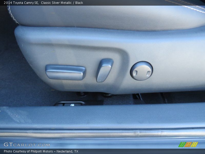 Classic Silver Metallic / Black 2014 Toyota Camry SE