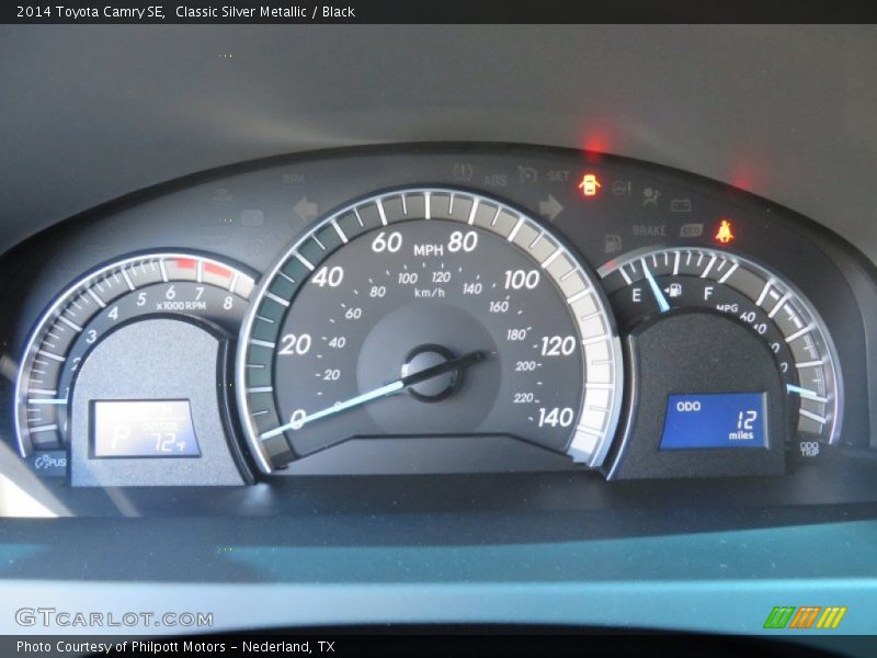 Classic Silver Metallic / Black 2014 Toyota Camry SE