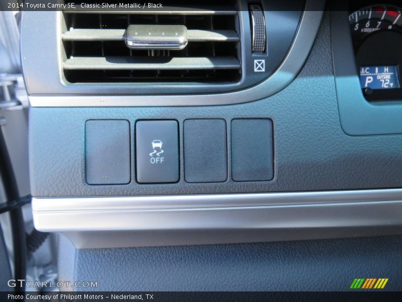 Classic Silver Metallic / Black 2014 Toyota Camry SE