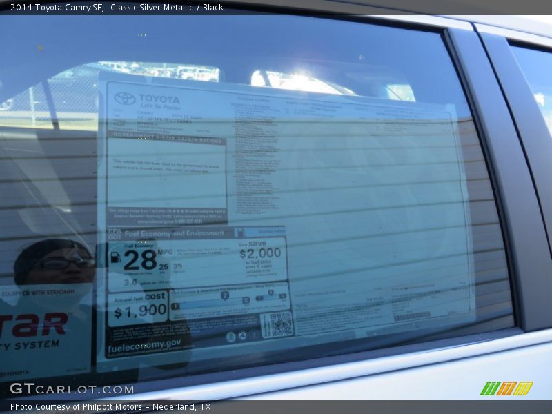 Classic Silver Metallic / Black 2014 Toyota Camry SE