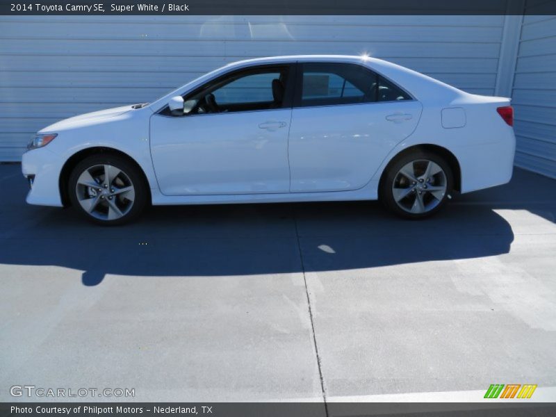 Super White / Black 2014 Toyota Camry SE