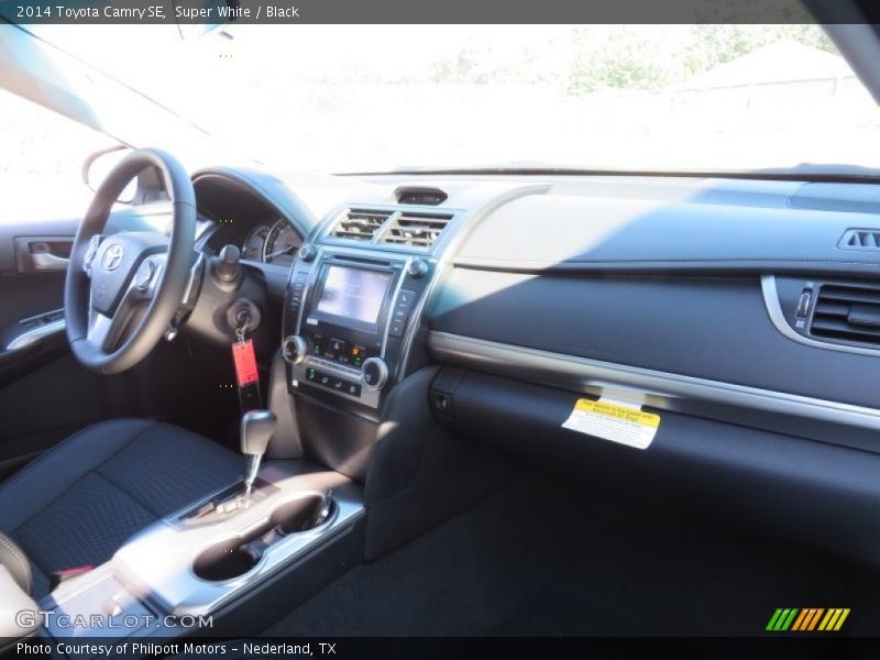 Super White / Black 2014 Toyota Camry SE