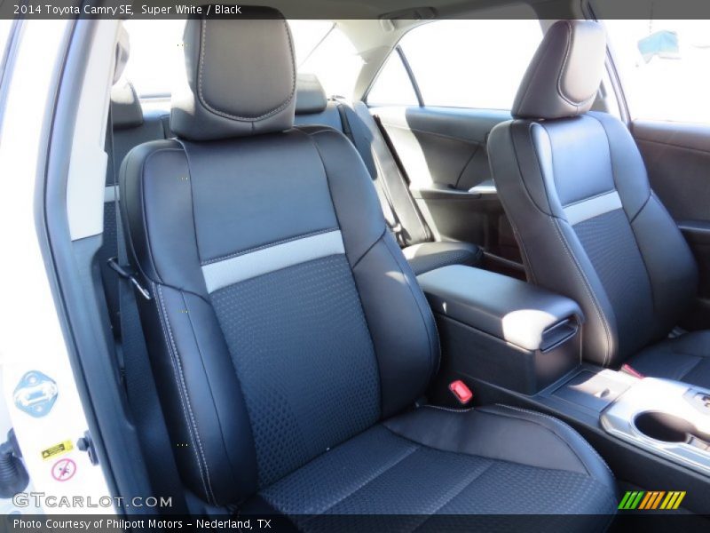 Super White / Black 2014 Toyota Camry SE